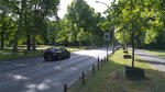  Benutzungspflicht hier aufgehoben - Radfahren auf der Fahrbahn ist zulässig , so steht es auf Schildern in der Puschkinallee in Berlin. Kaum eine Regel verursacht mehr Probleme zwischen Auto- und Radfahrern. Radfahrer, die STVO-konform neben einem Radweg auf der Fahrbahn fahren, werden auf der Fahrbahn angehupt, angeschrien und nicht selten absichtlich gefährdet. Dass man in den Straßen auf STVO-Grundlagen hinweisen muss, ist traurig, aber leider nötig. 14.6.2016, Berlin