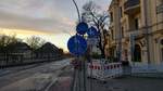 Gemeinsamer Geh- und Radweg, Radweg oder Gehweg mit Fahrradfreigabe? An der Treskowallee Ecke Wandlitzstraße galt am 10.12.2017 alles. Mittlerweile stehen nur noch die Schilder für den gemeinsamen Geh- und Radweg sowie das Radwegschild. Berlin, 10.12.2017