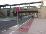 Radweg in Erkner: In der Bahnhofstraße hat man die bisher dort vorhanden, ca 1 Meter breiten  Schutzstreifen  entfernt.